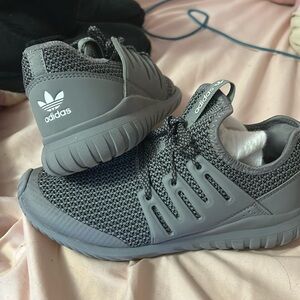 Adidas sneakers women’s 5